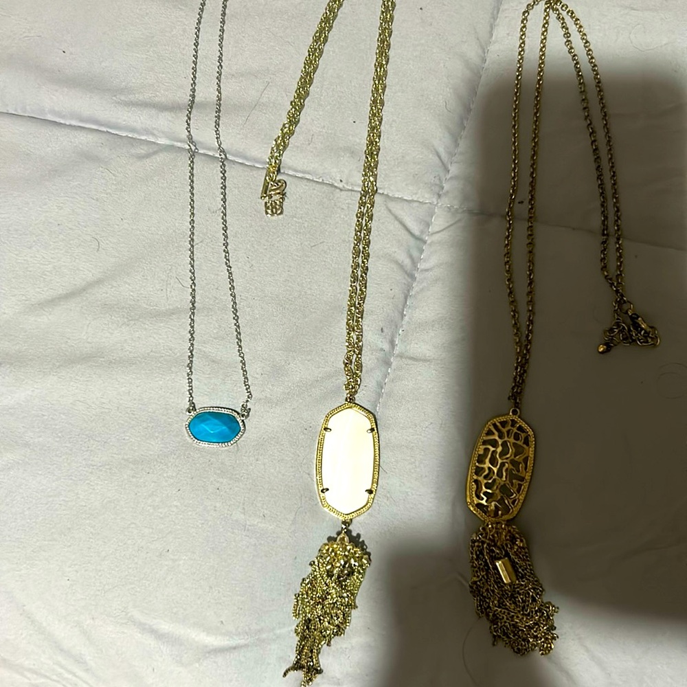 Kendra Scott necklace